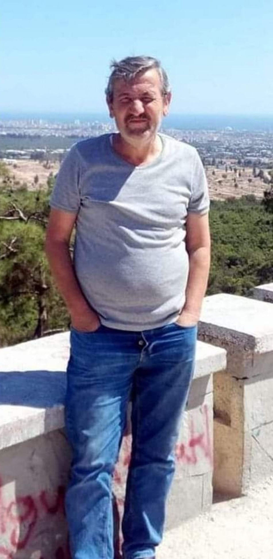 2022/07/1658326413_oglunun_olum_haberi_verilmek_istenen_babanin_banyoda_cesedi_bulundu_47757.jpg