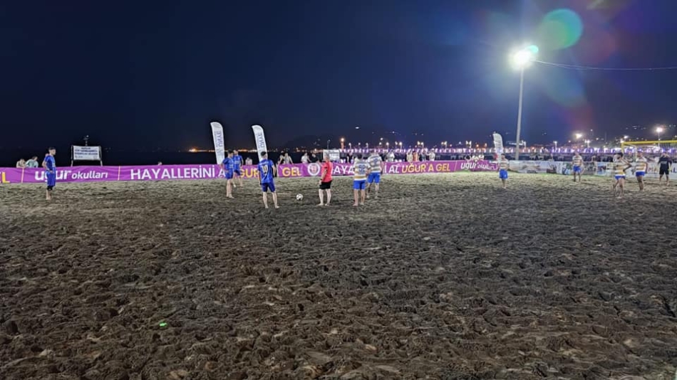 2022/07/1658837200_thumbnail_manyetIk_kum_gece_futbol_turnuvasi-nda_kupalar_sahIplerInI_buldu_-8.jpg