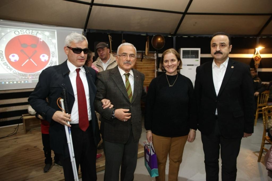 2024/01/1705150526_baSkan_gUler-_beyaz_baston_derneGI_UyelerI_Ile_bIr_araya_geldI_-5.jpeg