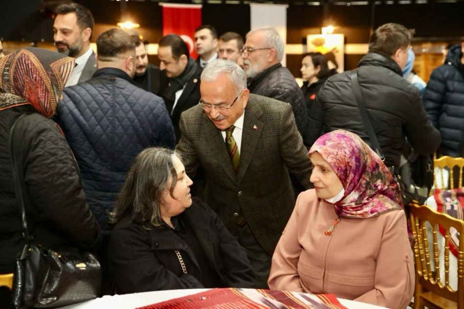 2024/01/1705150526_baSkan_gUler-_beyaz_baston_derneGI_UyelerI_Ile_bIr_araya_geldI_-6.jpeg