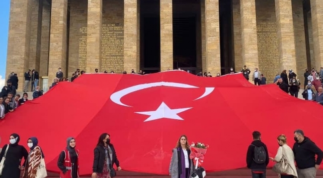 EPİLEPSİ KISA FİLMİ İÇİN ANITKABİR'DE TÜRK BAYRAĞI AÇILDI