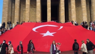 EPİLEPSİ KISA FİLMİ İÇİN ANITKABİR'DE TÜRK BAYRAĞI AÇILDI