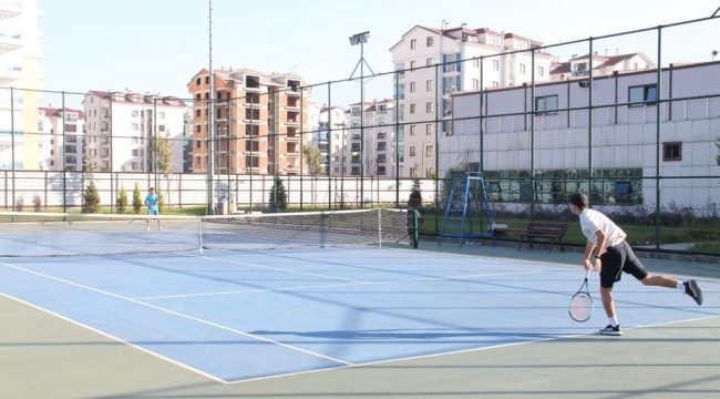 TENİS TURNUVASI BİRÇOK İL'İN KATILIMLARIYLA GERÇEKLEŞTİ