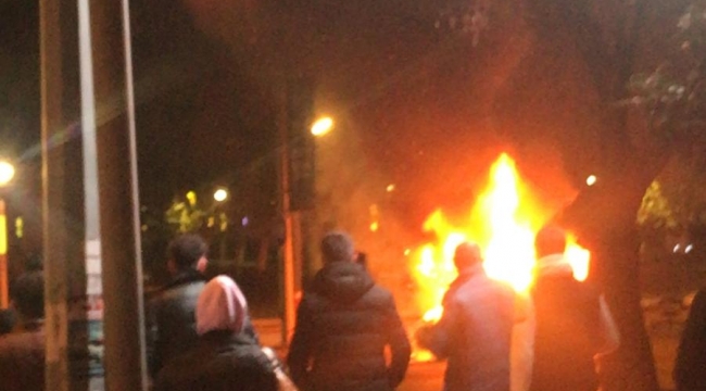 OTOMOBİL YANGININDA FACİADAN KIL PAYI DÖNÜLDÜ