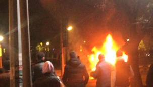 OTOMOBİL YANGININDA FACİADAN KIL PAYI DÖNÜLDÜ