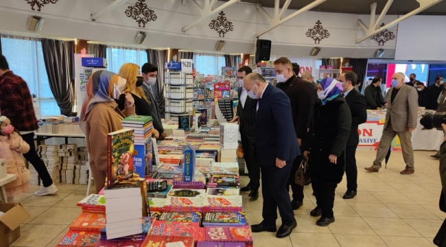 ÜNYE YUNUS EMRE KİTAP FUARININ STARTI VERİLDİ