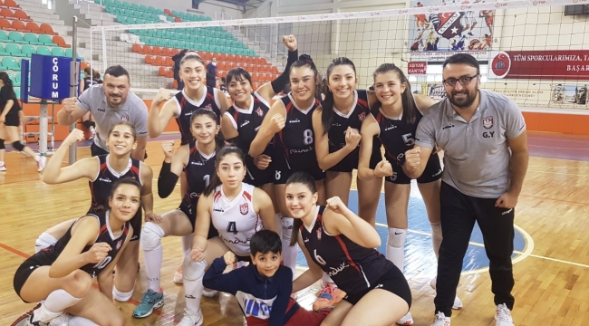 ÜNYE GÜCÜ FK KADIN VOLEYBOL TAKIMI ÇORUM'DAN MUTLU DÖNDÜ