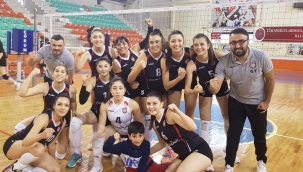 ÜNYE GÜCÜ FK KADIN VOLEYBOL TAKIMI ÇORUM'DAN MUTLU DÖNDÜ