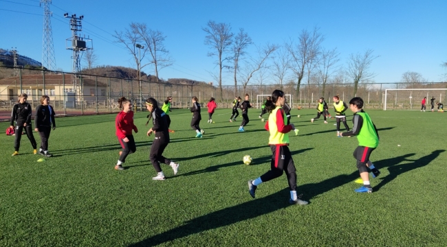 KADIN FUTBOL TAKIMI, KAYSERİ MAÇINA HAZIRLANIYOR