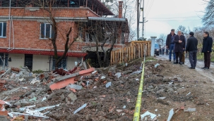 BAŞKAN TAVLI, "RİSK OLUŞTURAN BİNALARIMIZIN YIKIMINA BAŞLADIK"