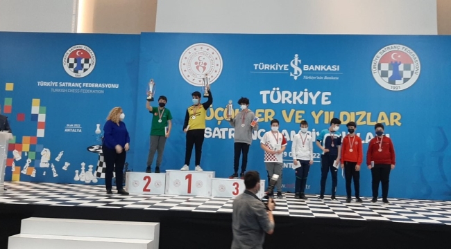 BÜYÜKŞEHİR SATRANÇ TAKIMI MİLLİ TAKIMIN KAPISINI ARALADI