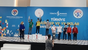BÜYÜKŞEHİR SATRANÇ TAKIMI MİLLİ TAKIMIN KAPISINI ARALADI