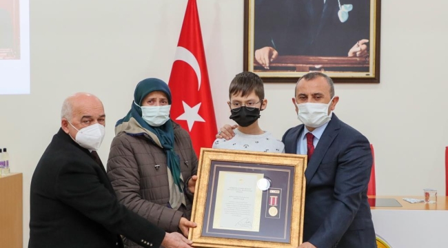 DEVLET ÖVÜNÇ MADALYASI VE BERATI TÖRENİ YAPILDI