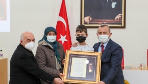 DEVLET ÖVÜNÇ MADALYASI VE BERATI TÖRENİ YAPILDI