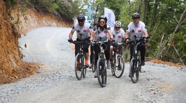 YOROZ, CAZİBESİNE CAZİBE KATIYOR