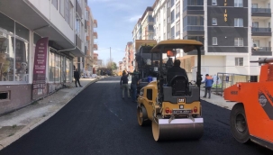 ATATÜRK MAHALLESİ'NDE SICAK ASFALT ÇALIŞMASI BAŞLADI