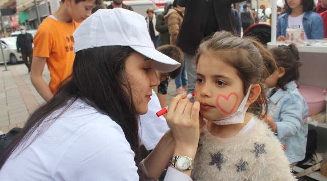 ATİKLER DOST FINDIK, 23 NİSAN ÇOCUKLARINI UNUTMADI