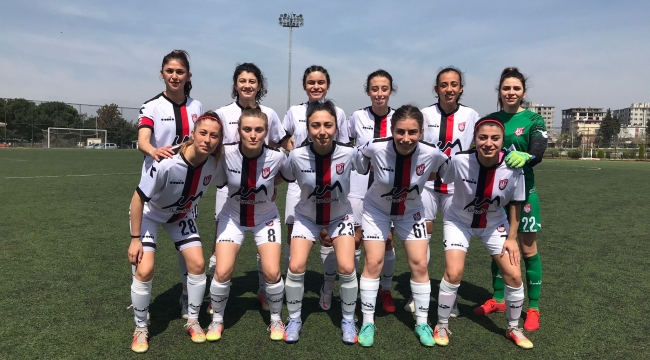 ŞAMPİYON ZİRVEYİ BIRAKMIYOR