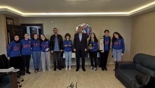 ÜNYE FEN LİSESİ ÖĞRENCİLERİNDEN BAŞKAN AKAR'A TEŞŞEKÜR ZİYARETİ