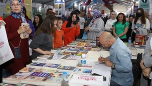 ORDU KİTAP FUARI'NDA YAZARLAR GEÇİDİ
