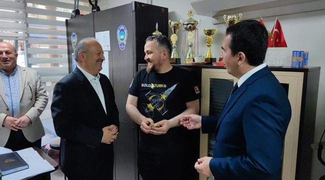 ÖRNEK İŞÇİDEN, ÖRNEK DAVRANIŞ