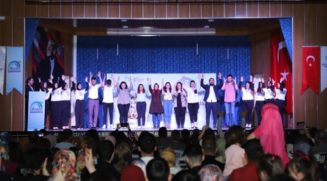 SANAT, İŞARET DİLİYLE BİRLEŞTİ ENGELLER ORTADAN KALKTI