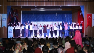 SANAT, İŞARET DİLİYLE BİRLEŞTİ ENGELLER ORTADAN KALKTI