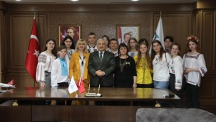 UKRAYNALI ÖĞRENCİLERDEN BAŞKAN GÜLER'E TEŞEKKÜR
