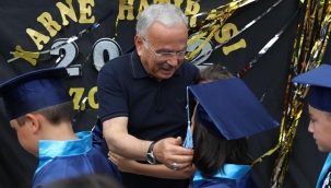 BAŞKAN GÜLER ÇOCUKLUĞUNUN GEÇTİĞİ İLKOKULDA KARNE DAĞITTI