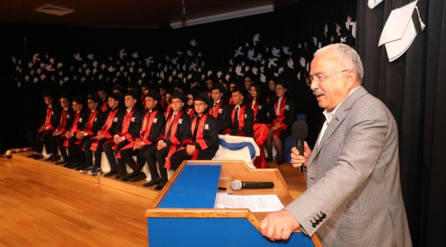 BAŞKAN GÜLER MEZUNLARIN SEVİNCİNE ORTAK OLDU