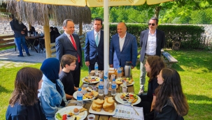 BAŞKAN TAVLI'DAN ÖĞRENCİLERE YARIŞMA ÖNCESİ MORAL