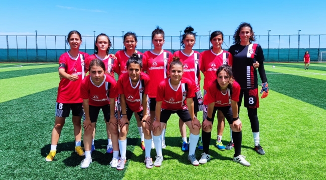 'KADIN FUTBOLCU YETİŞTİRME PROGRAMI'NA YOĞUN İLGİ