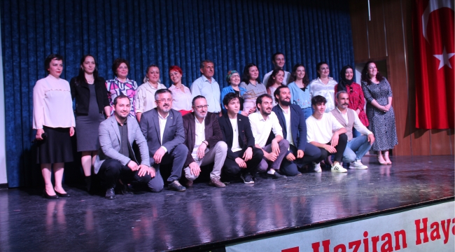 ÜNYE'DE TİYATRO RÜZGARI ESTİ