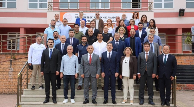 VALİ SONEL "19 İLÇEMİZ İLE BİRLİKTE KOCAMAN BİR AİLEYİZ"