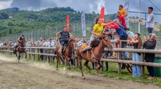 RAHVAN AT YARIŞLARI NEFES KESTİ!