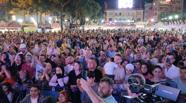 ÜNYE'DE DOLU DOLU BAYRAM