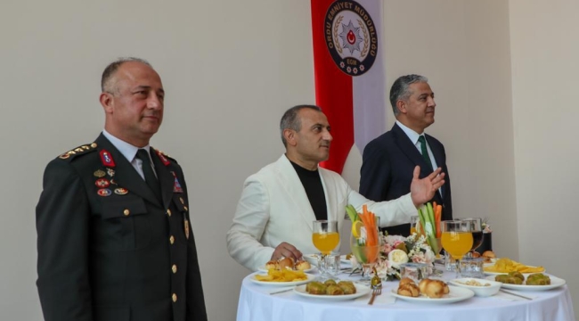 Vali Sonel, Çalışan Kamu Görevlilerinin Bayramını Kutladı