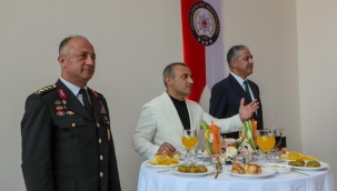 Vali Sonel, Çalışan Kamu Görevlilerinin Bayramını Kutladı