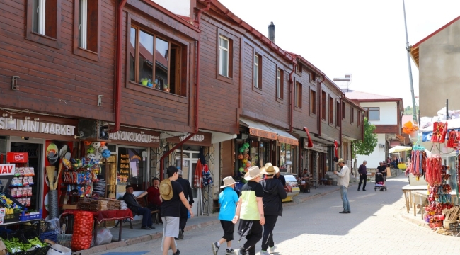 YERLİ VE YABANCI TURİSTLERDEN ÇAMBAŞINA TAM NOT