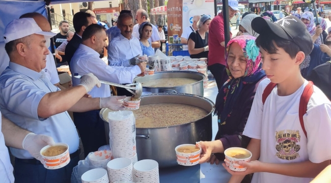 BELEDİYE'DEN VATANDAŞLARA AŞURE İKRAMI