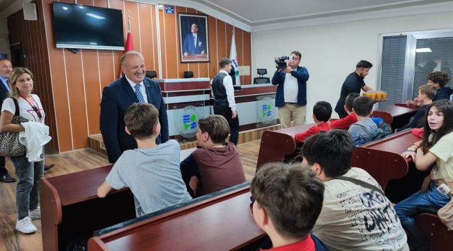 BAŞKAN TAVLI YABANCI ÖĞRENCİLERLE BULUŞTU