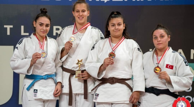 BÜYÜKŞEHİR SPORCULARI GURURLANDIRDI