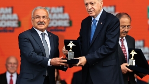 CUMHURBAŞKANI ERDOĞAN'DAN BAŞKAN GÜLER'E "GENÇLİK ÖDÜLÜ"