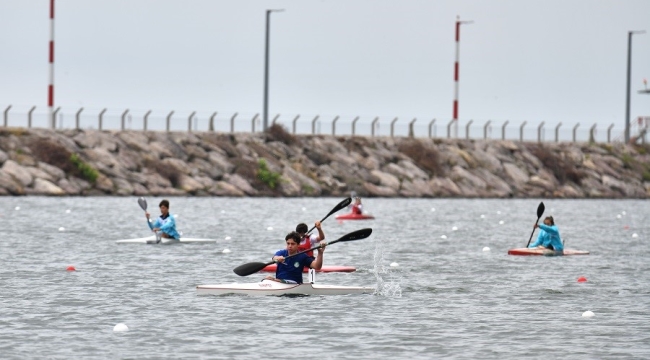 DURGUN SU SPORLARI MERKEZİNDE KANO CUMHURİYET KUPASI YARIŞLARI