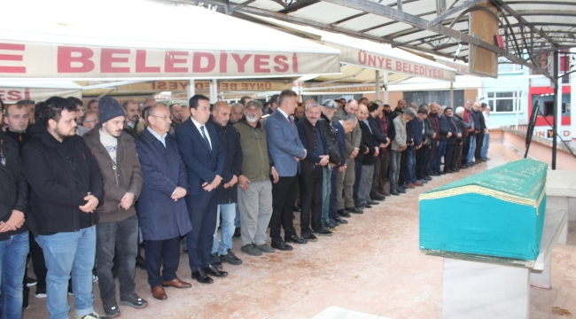 SEVİLEN ESNAF KARADENİZ SON YOLCULUĞUNA UĞURLANDI