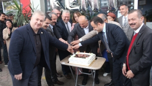 ÜNYE KENT GAZETESİ 14. YILINI PASTA KESEREK KUTLADI