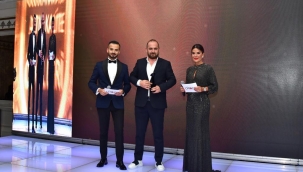 ÜNYELİ İŞ İNSANI DİNÇER'E İSTANBUL'DA 'BAŞARI' ÖDÜLÜ
