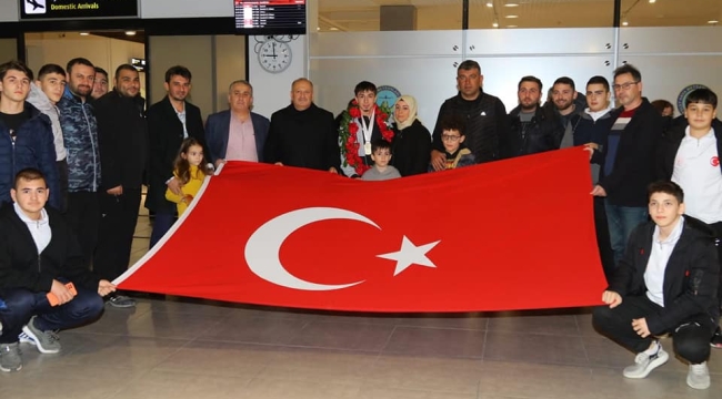 BAŞKAN TAVLI "YUSUF FEHMİ GENÇ GURURUMUZ OLDU"