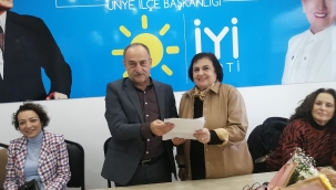 İYİ PARTİ'DE DUYGUSAL DEVİR-TESLİM