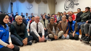 MİLLETVEKİLİ GÜNDOĞDU, GENÇLİK MERKEZİ'NDE ÖĞRENCİLERLE BULUŞTU